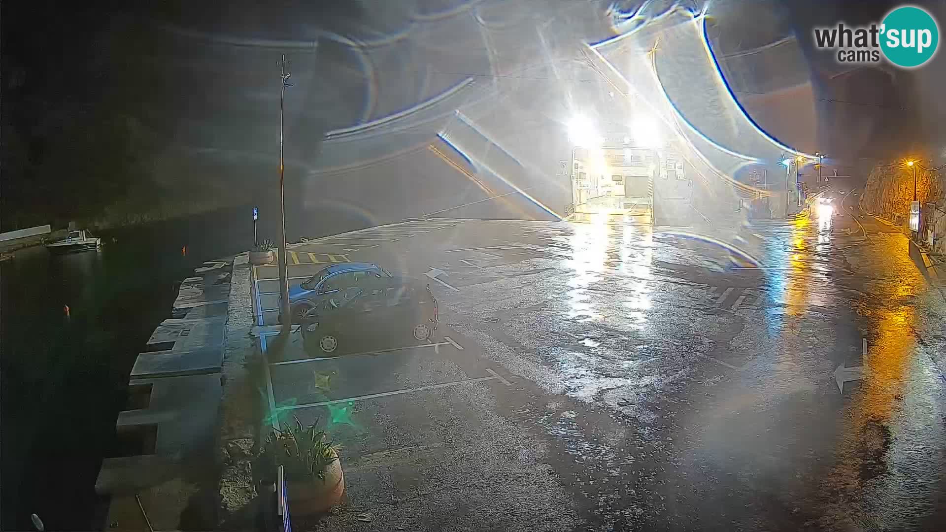 Webcam del puerto de ferris de Prizna – hacia la isla de Pag