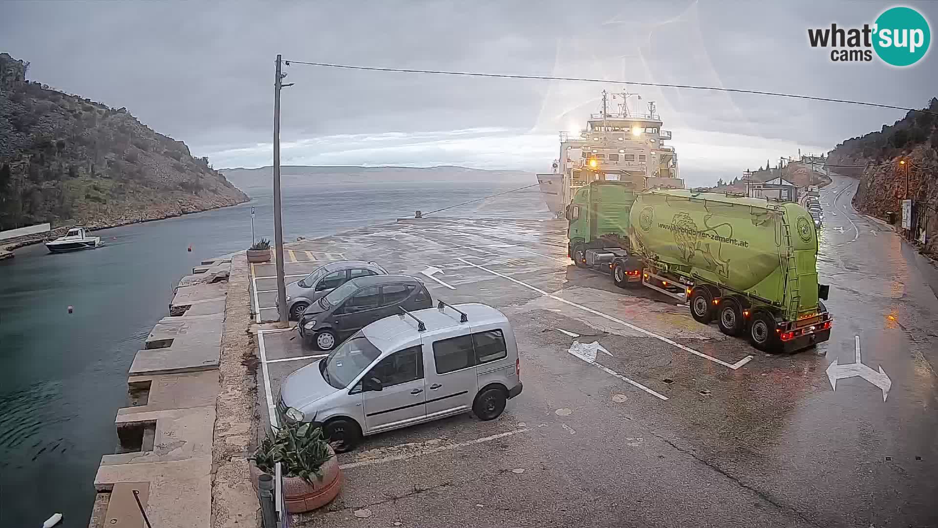 Webcam del puerto de ferris de Prizna – hacia la isla de Pag