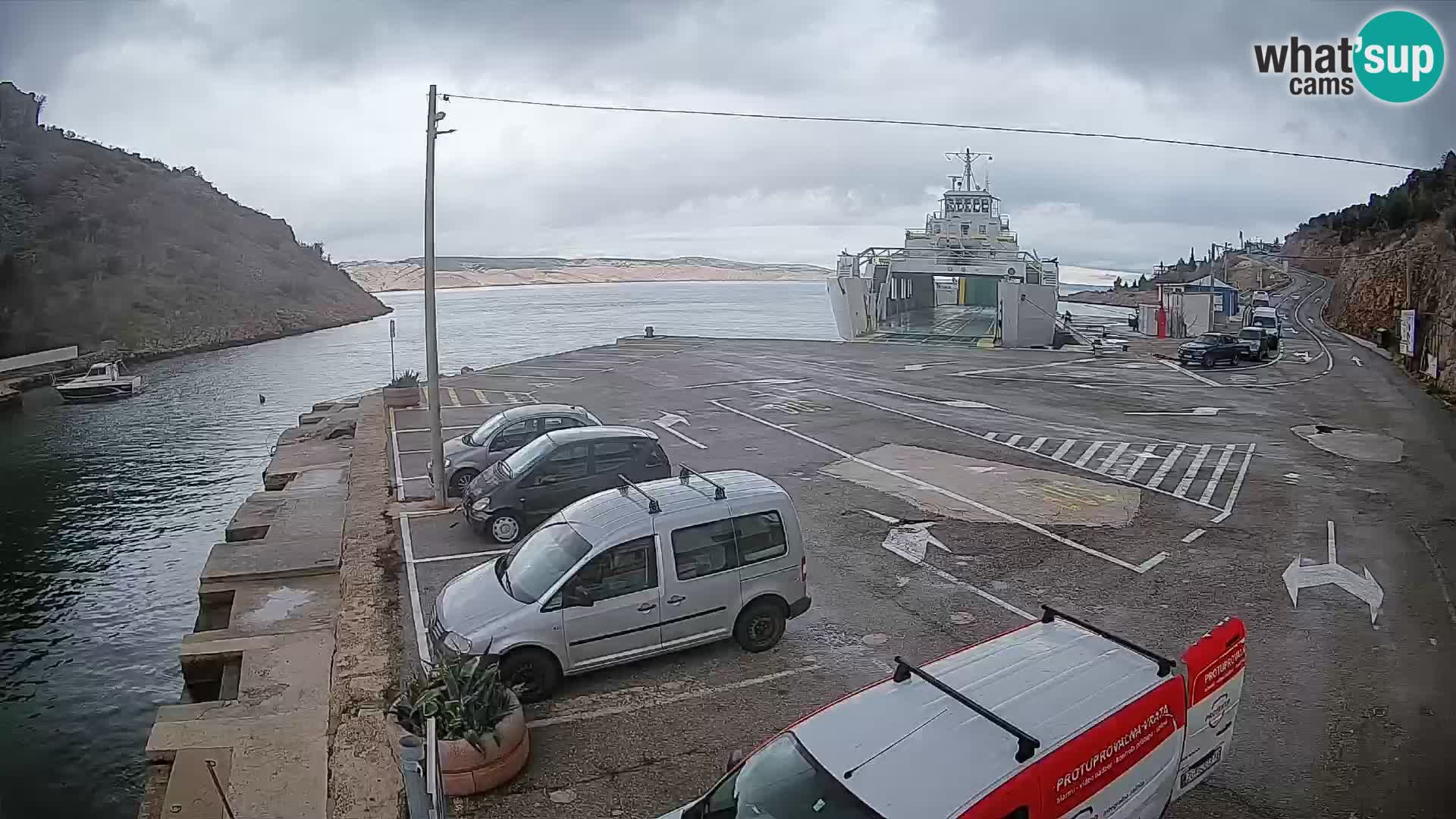 Web kamera trajektna luka Prizna – prema otoku Pag