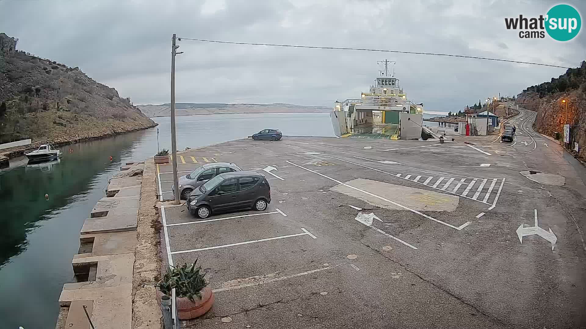 Webcam del puerto de ferris de Prizna – hacia la isla de Pag