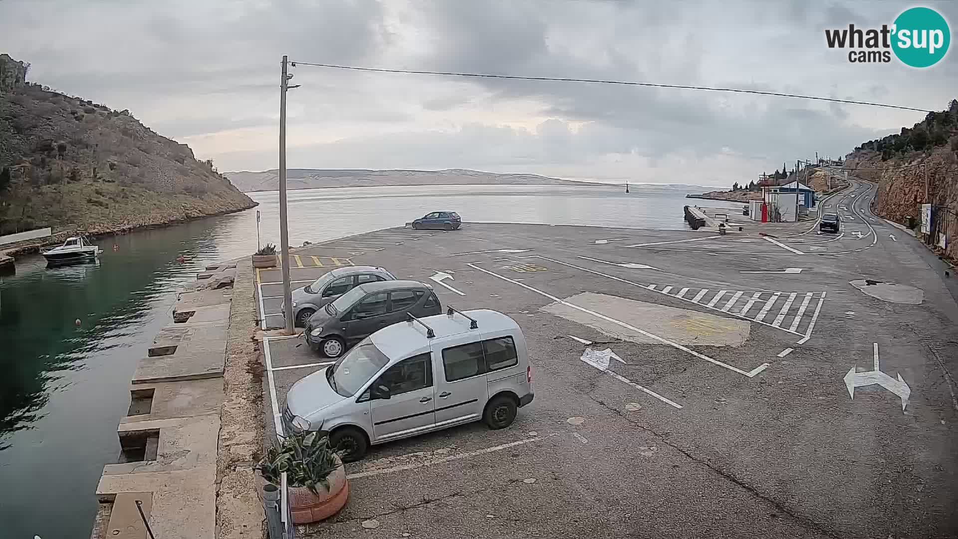 Web kamera trajektna luka Prizna – prema otoku Pag