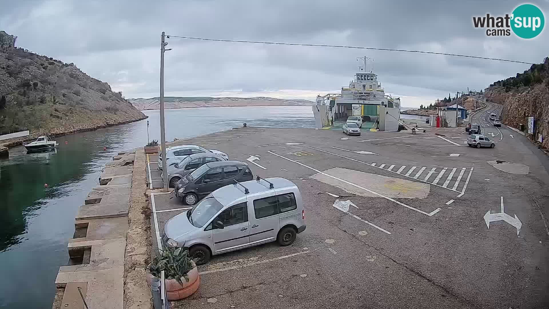 Webcam del puerto de ferris de Prizna – hacia la isla de Pag