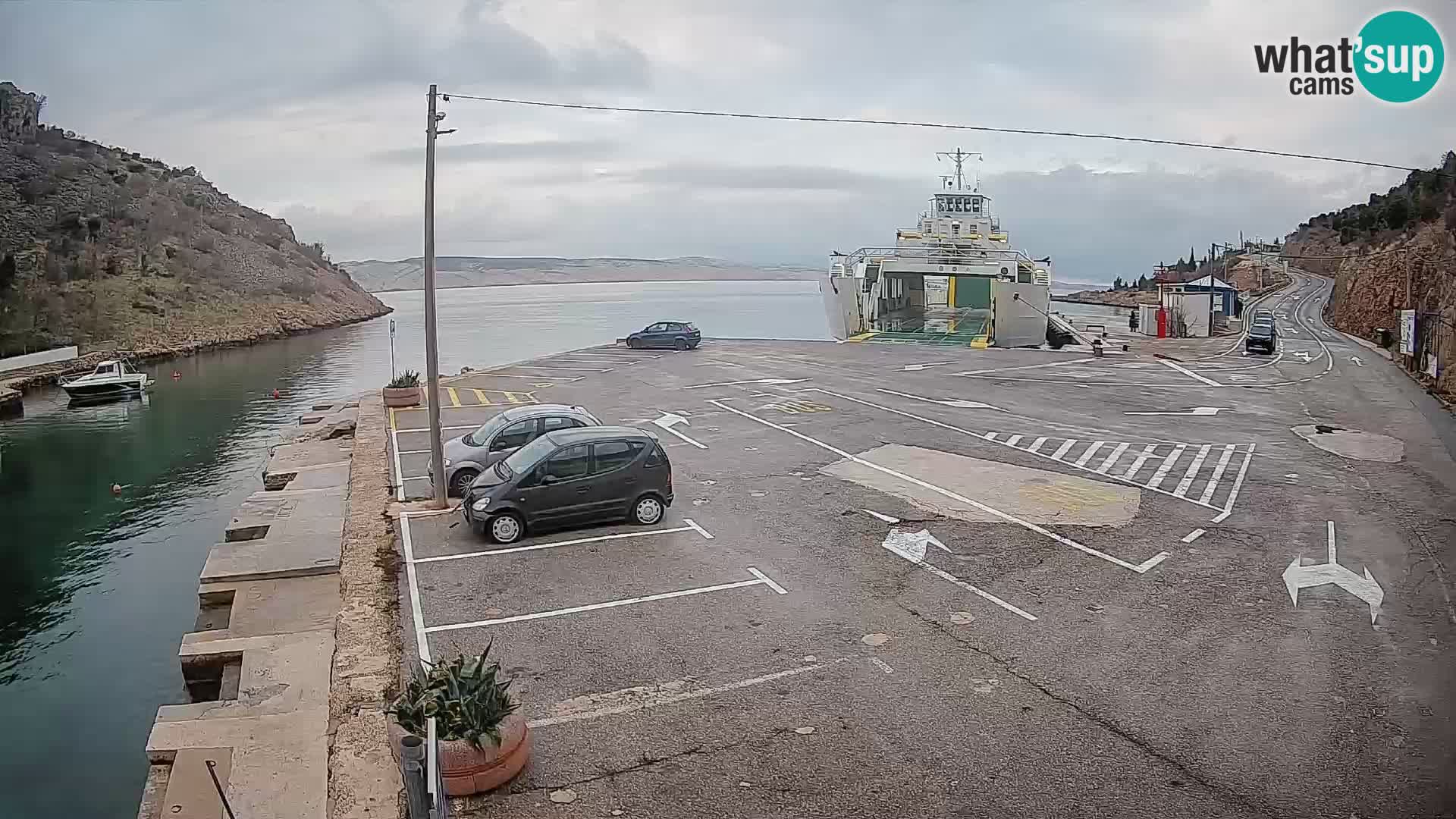 Webcam del puerto de ferris de Prizna – hacia la isla de Pag