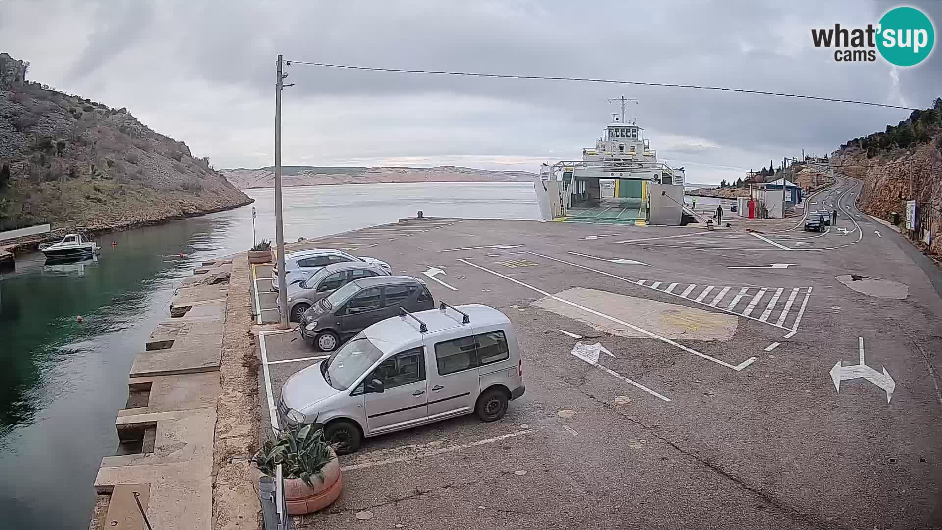 Web kamera trajektna luka Prizna – prema otoku Pag