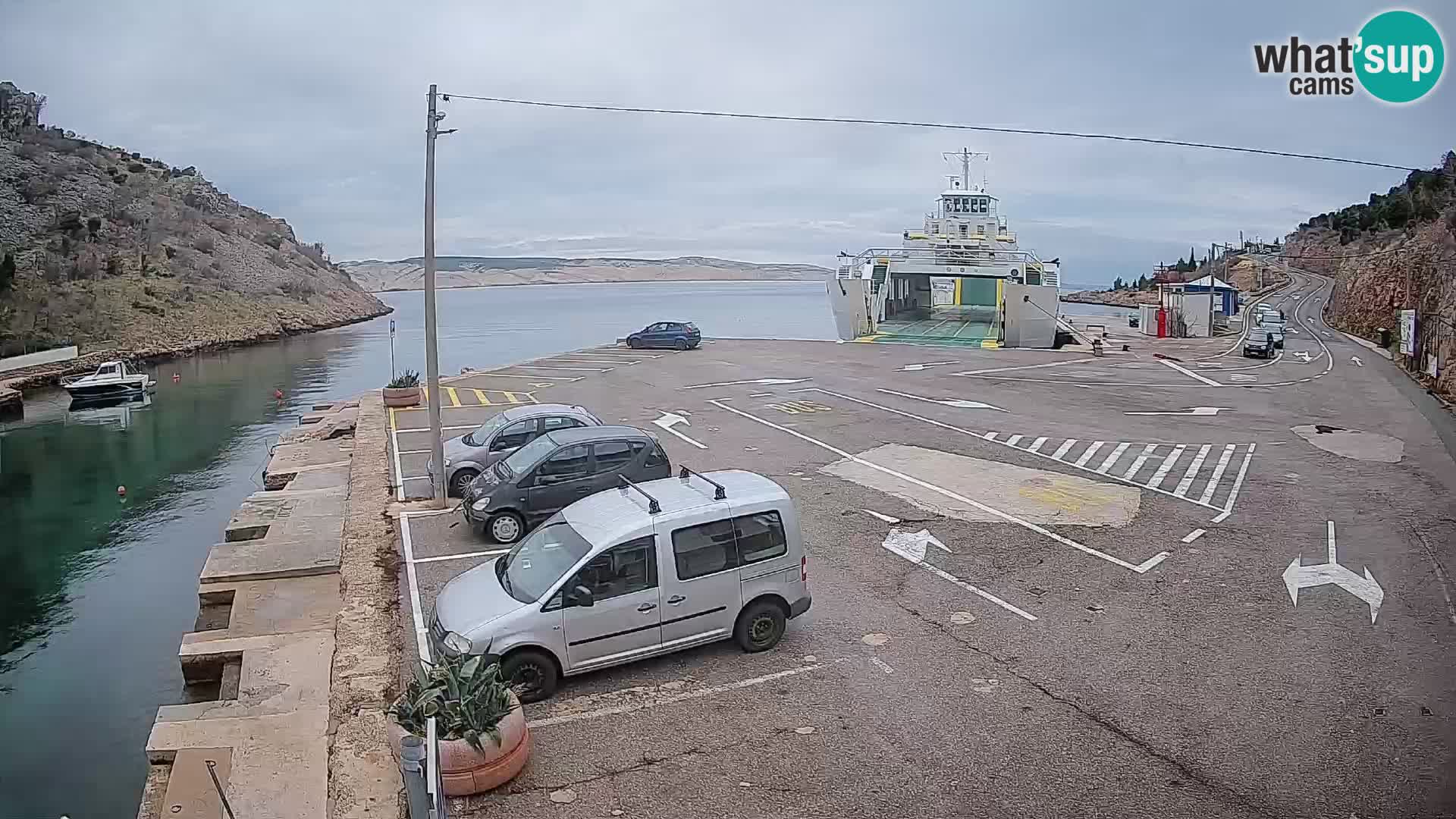 Webcam del puerto de ferris de Prizna – hacia la isla de Pag