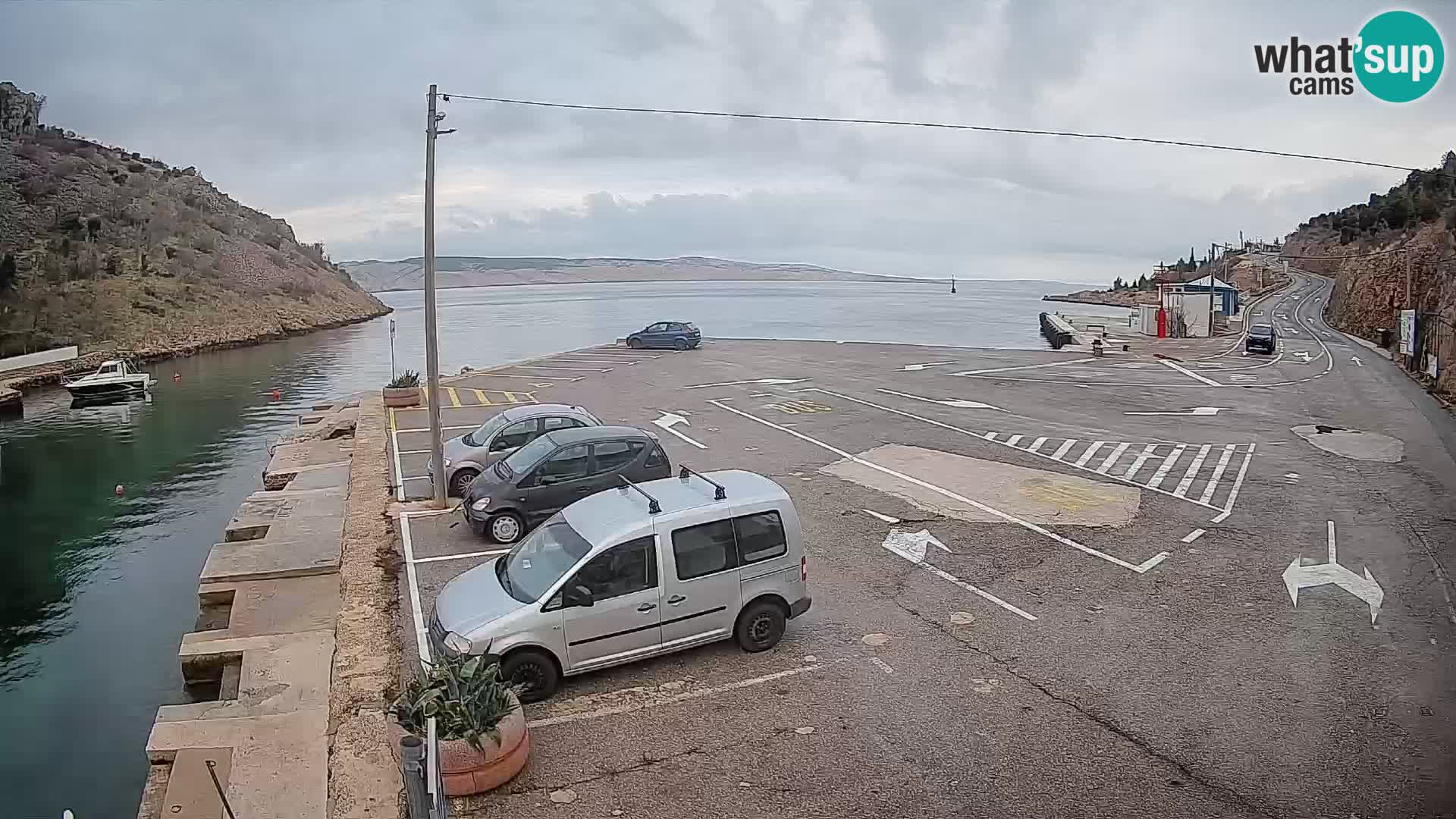 Webcam del puerto de ferris de Prizna – hacia la isla de Pag