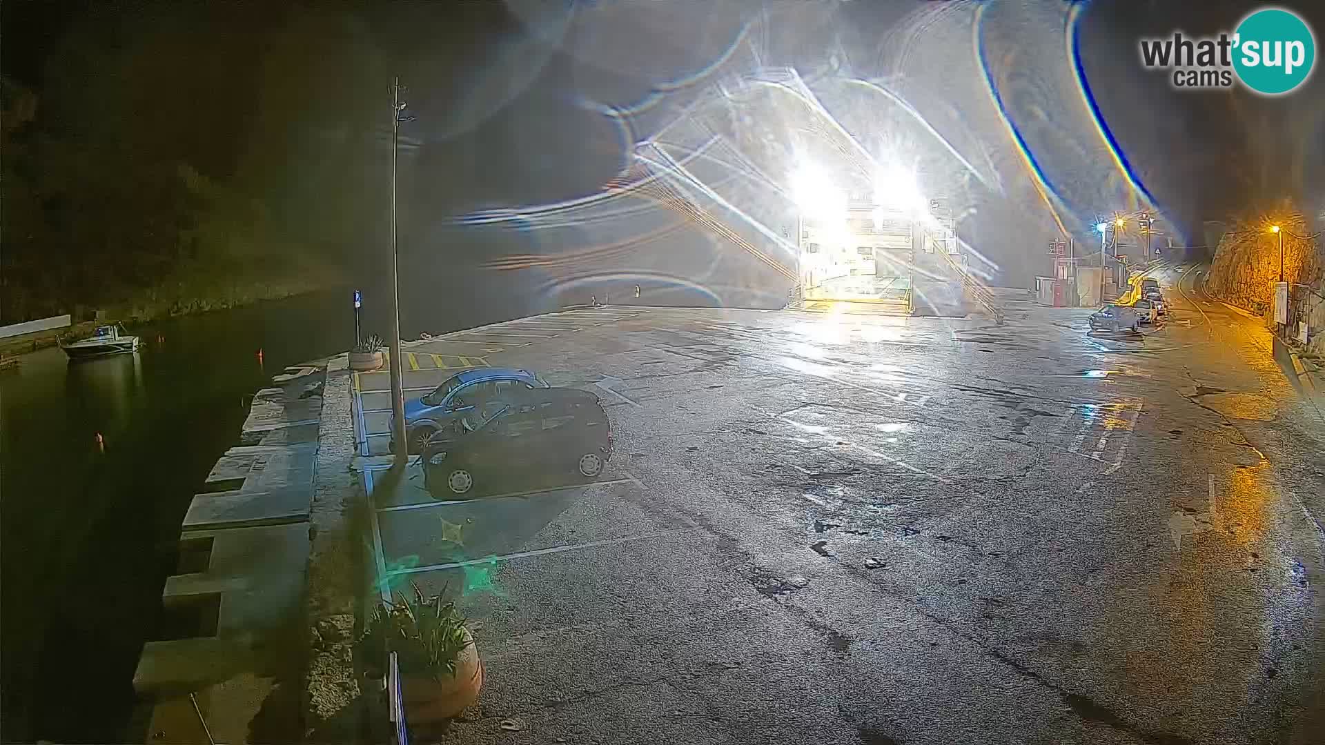 Webcam del puerto de ferris de Prizna – hacia la isla de Pag