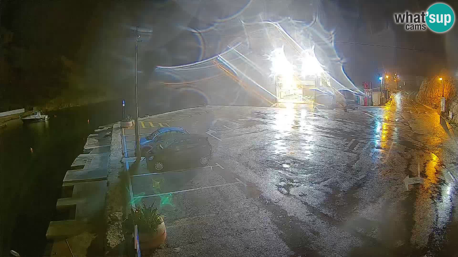 Web kamera trajektna luka Prizna – prema otoku Pag