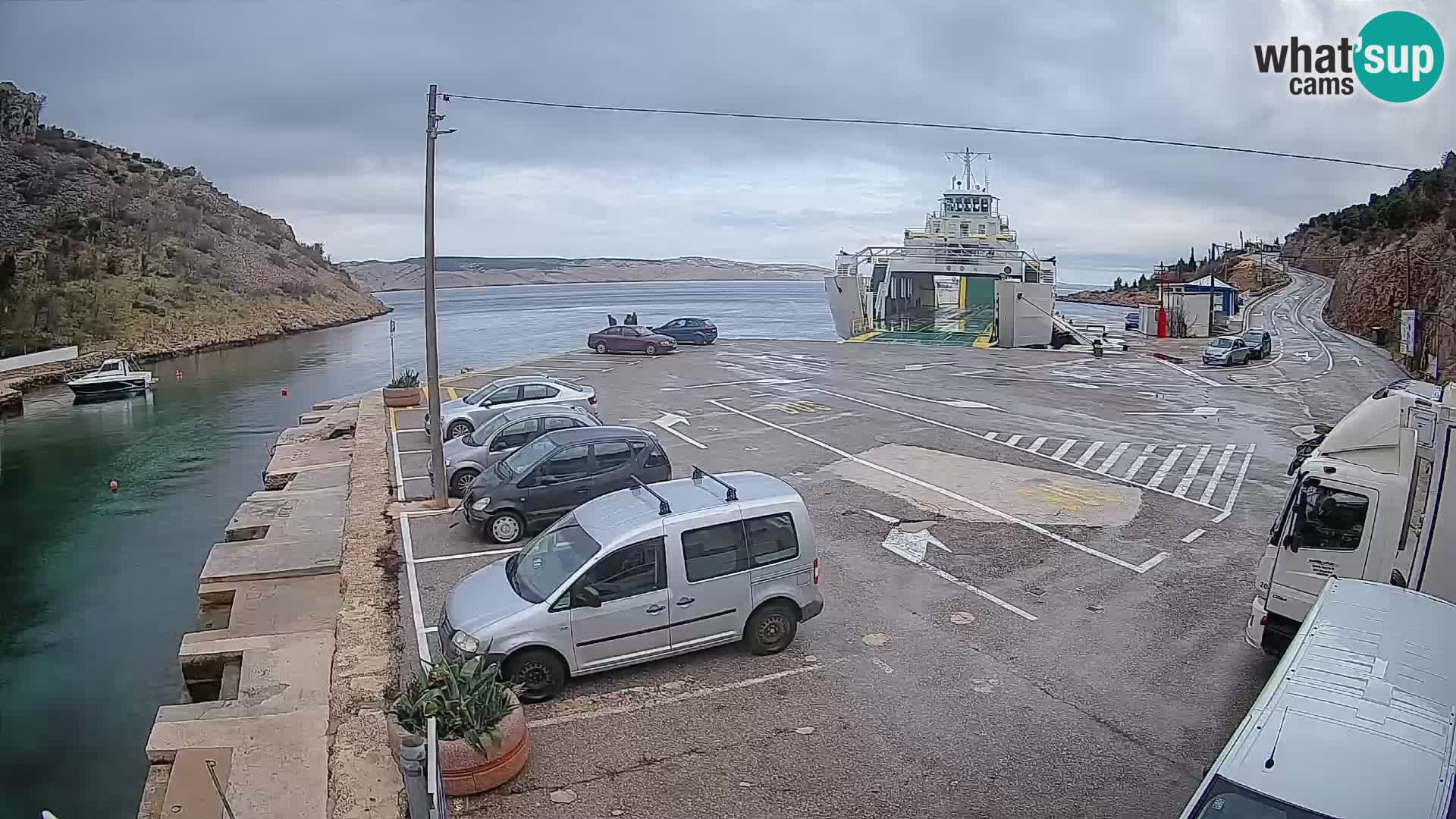 Webcam del puerto de ferris de Prizna – hacia la isla de Pag