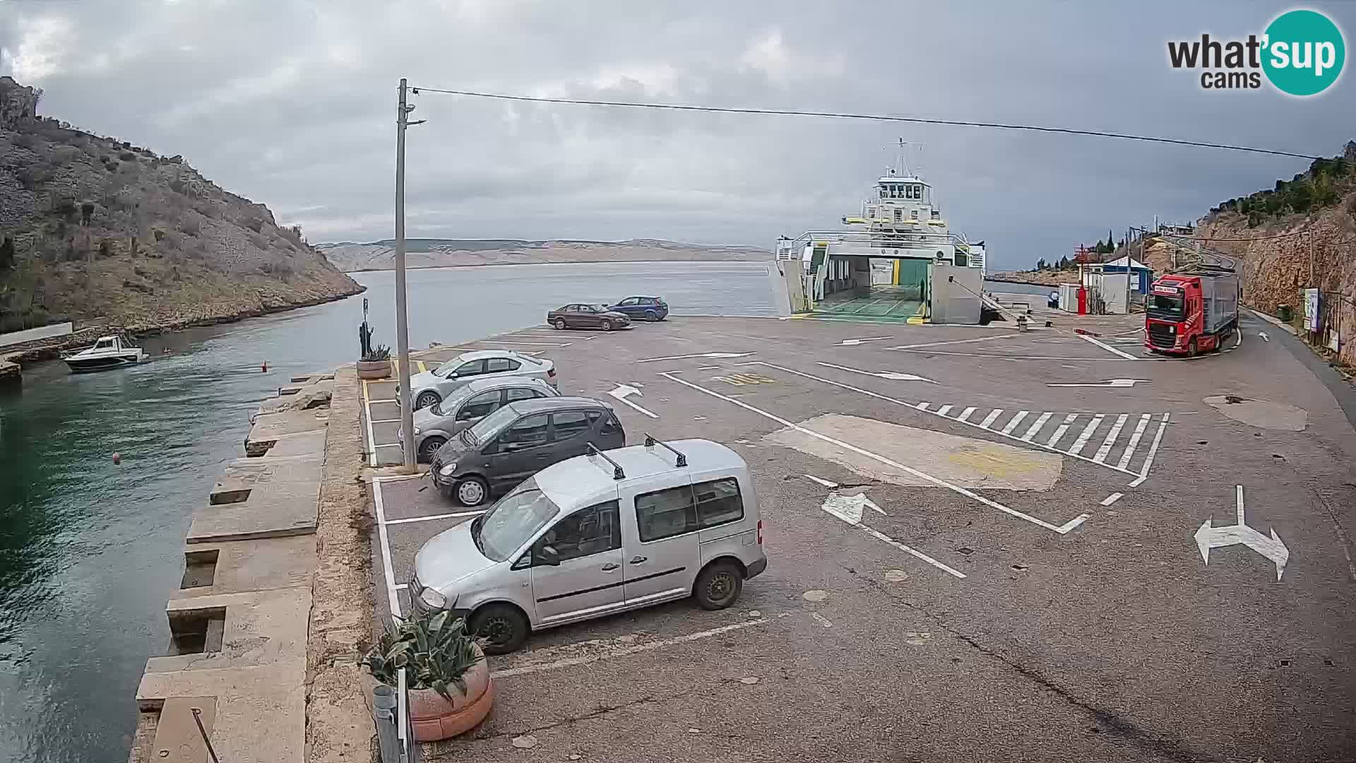 Webcam del puerto de ferris de Prizna – hacia la isla de Pag