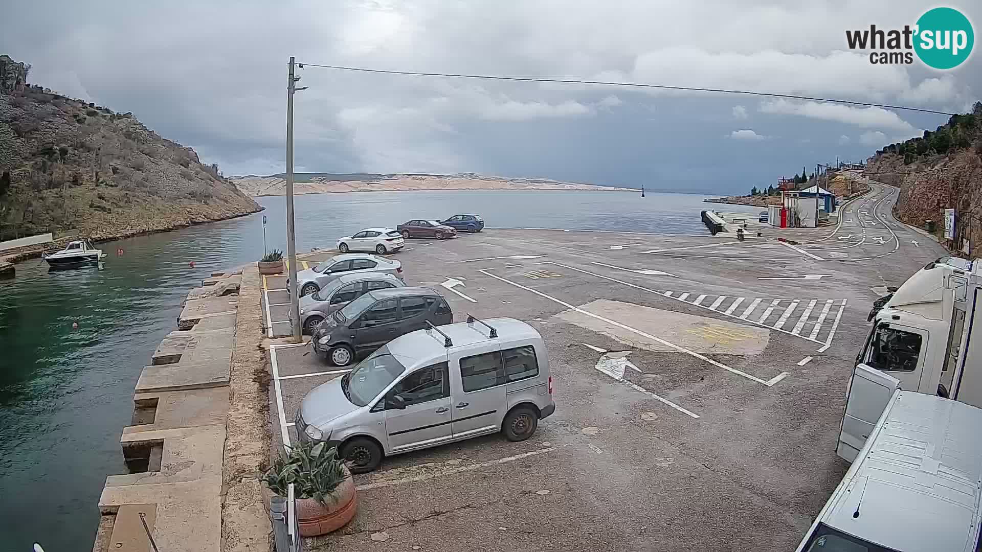 Webcam del puerto de ferris de Prizna – hacia la isla de Pag