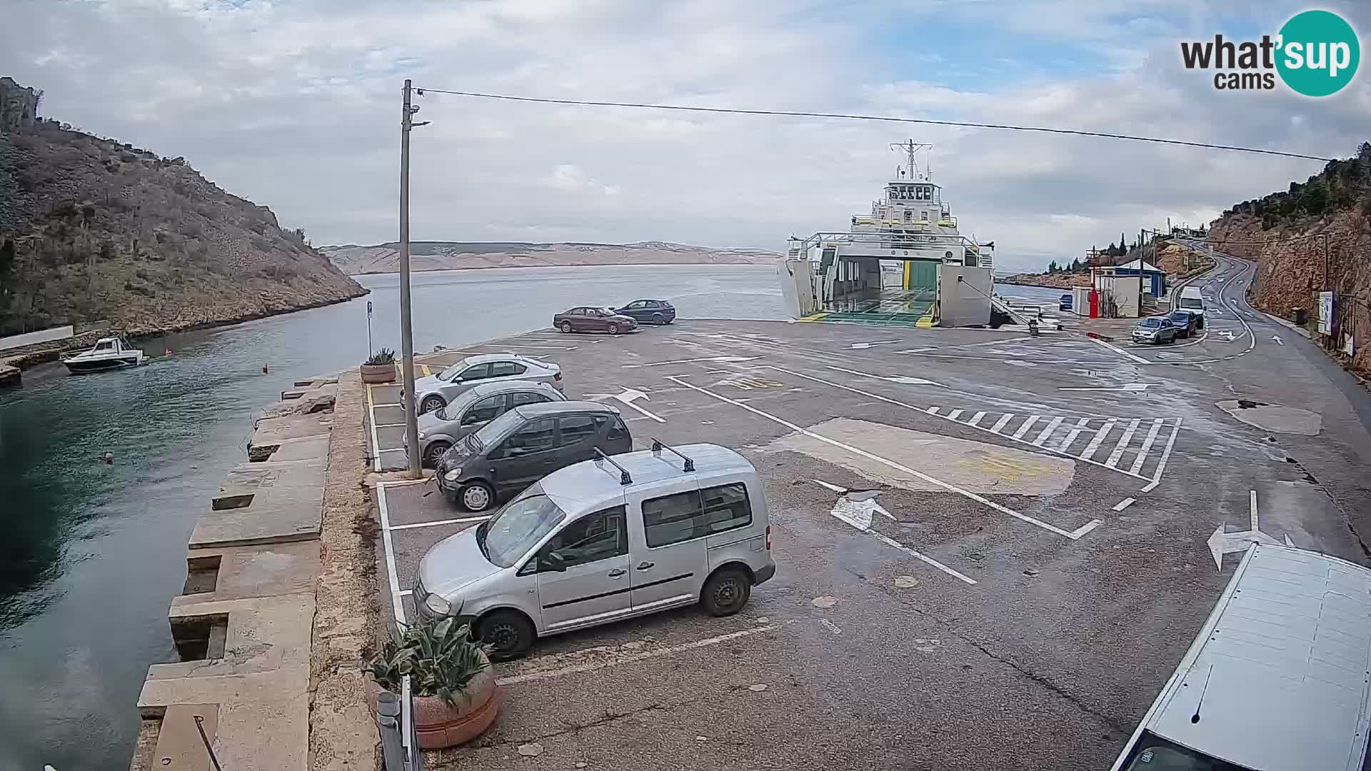 Web kamera trajektna luka Prizna – prema otoku Pag