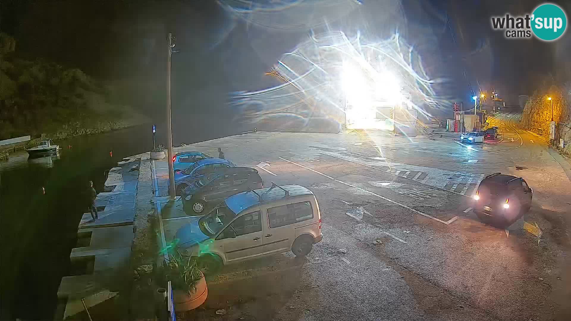 Web kamera trajektna luka Prizna – prema otoku Pag