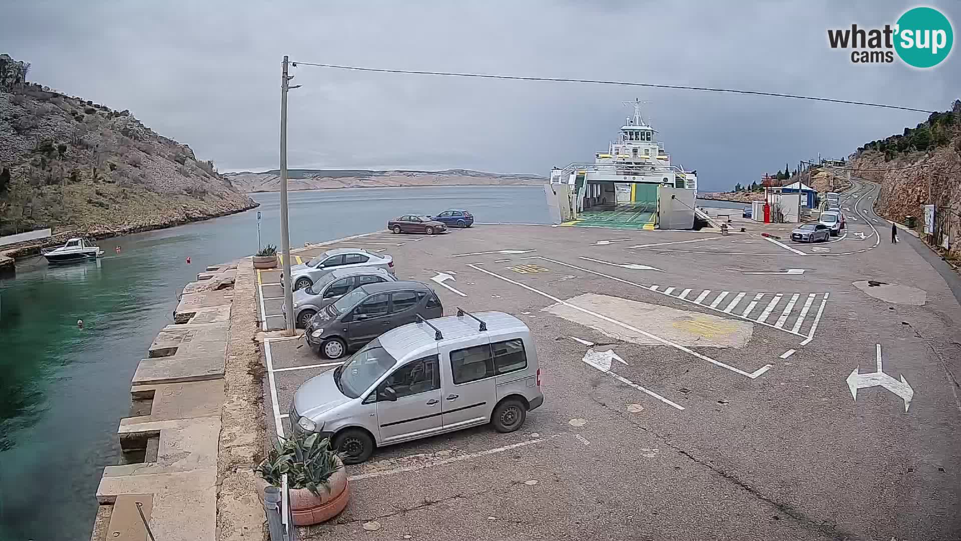 Webcam del puerto de ferris de Prizna – hacia la isla de Pag