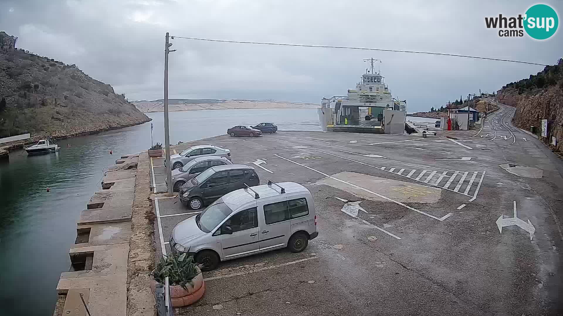 Webcam del puerto de ferris de Prizna – hacia la isla de Pag