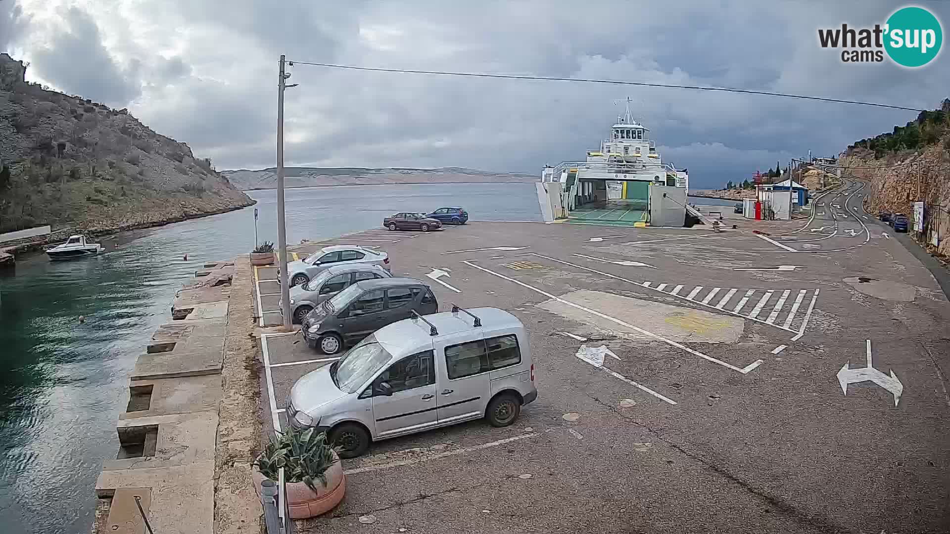 Webcam del puerto de ferris de Prizna – hacia la isla de Pag