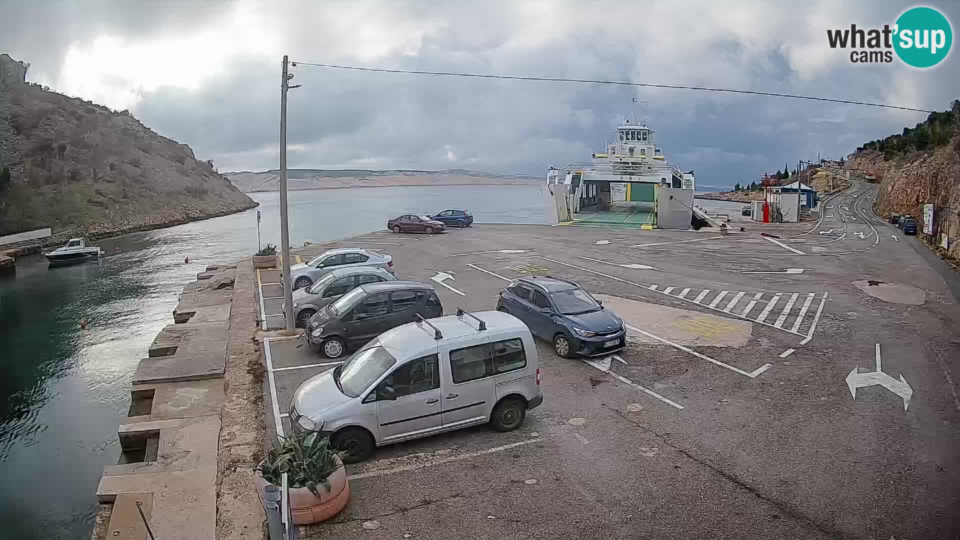 Webcam del puerto de ferris de Prizna – hacia la isla de Pag