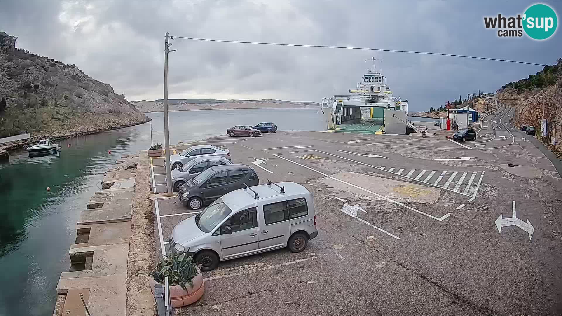 Webcam del puerto de ferris de Prizna – hacia la isla de Pag