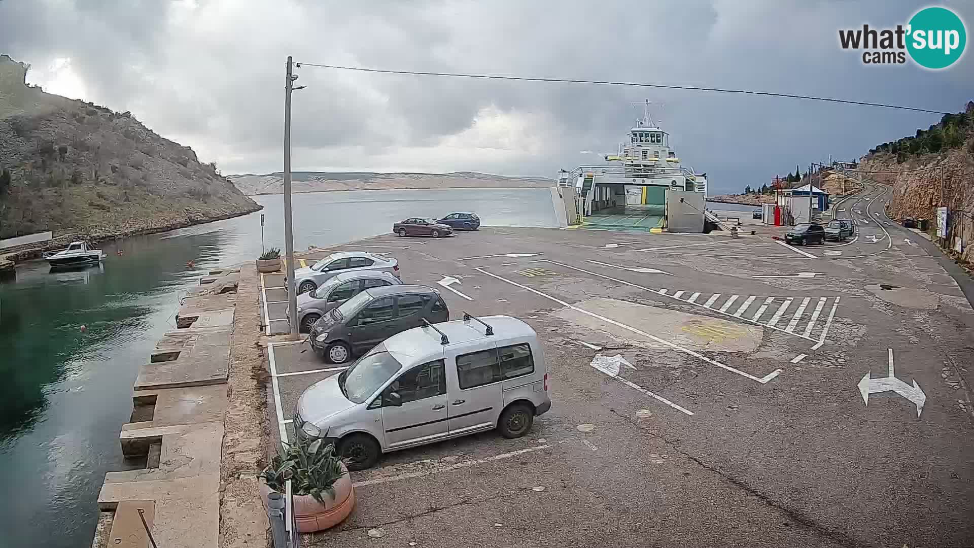 Webcam del puerto de ferris de Prizna – hacia la isla de Pag