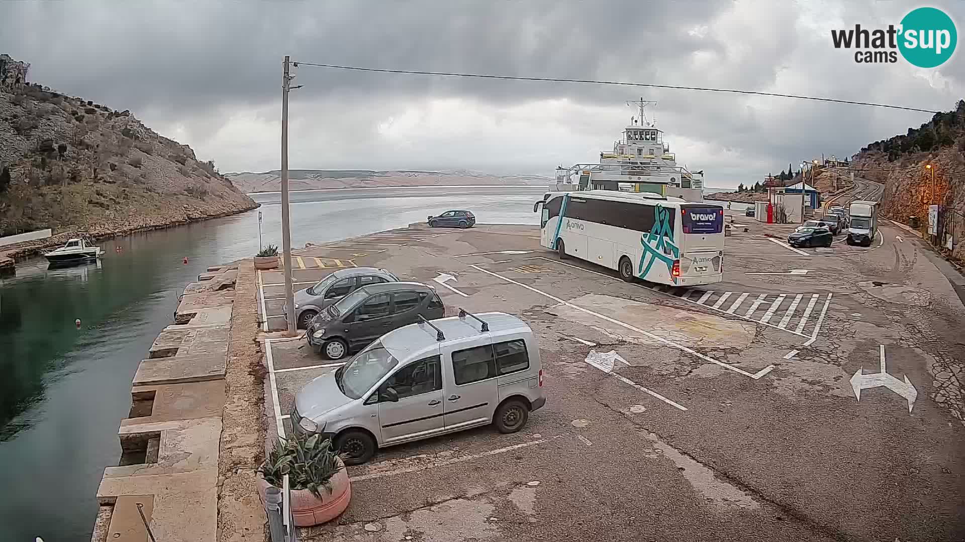Webcam del puerto de ferris de Prizna – hacia la isla de Pag