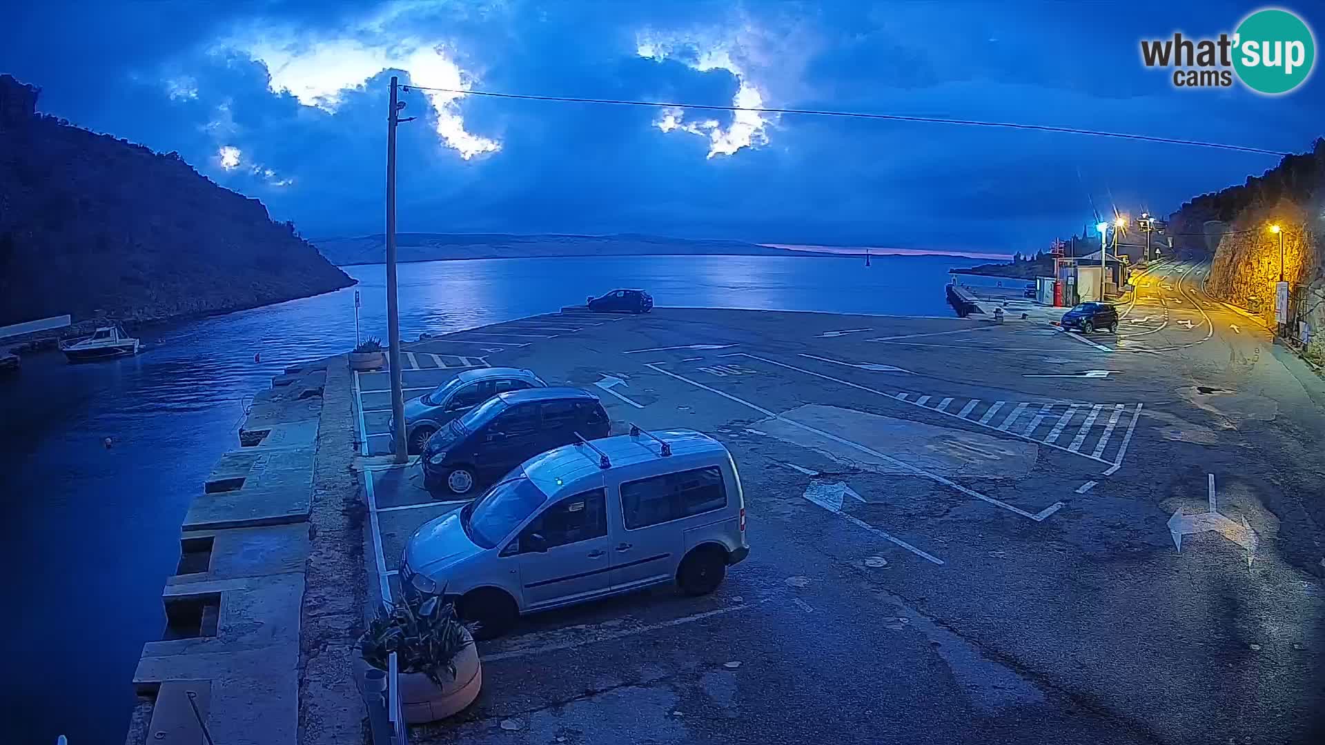 Web kamera trajektna luka Prizna – prema otoku Pag