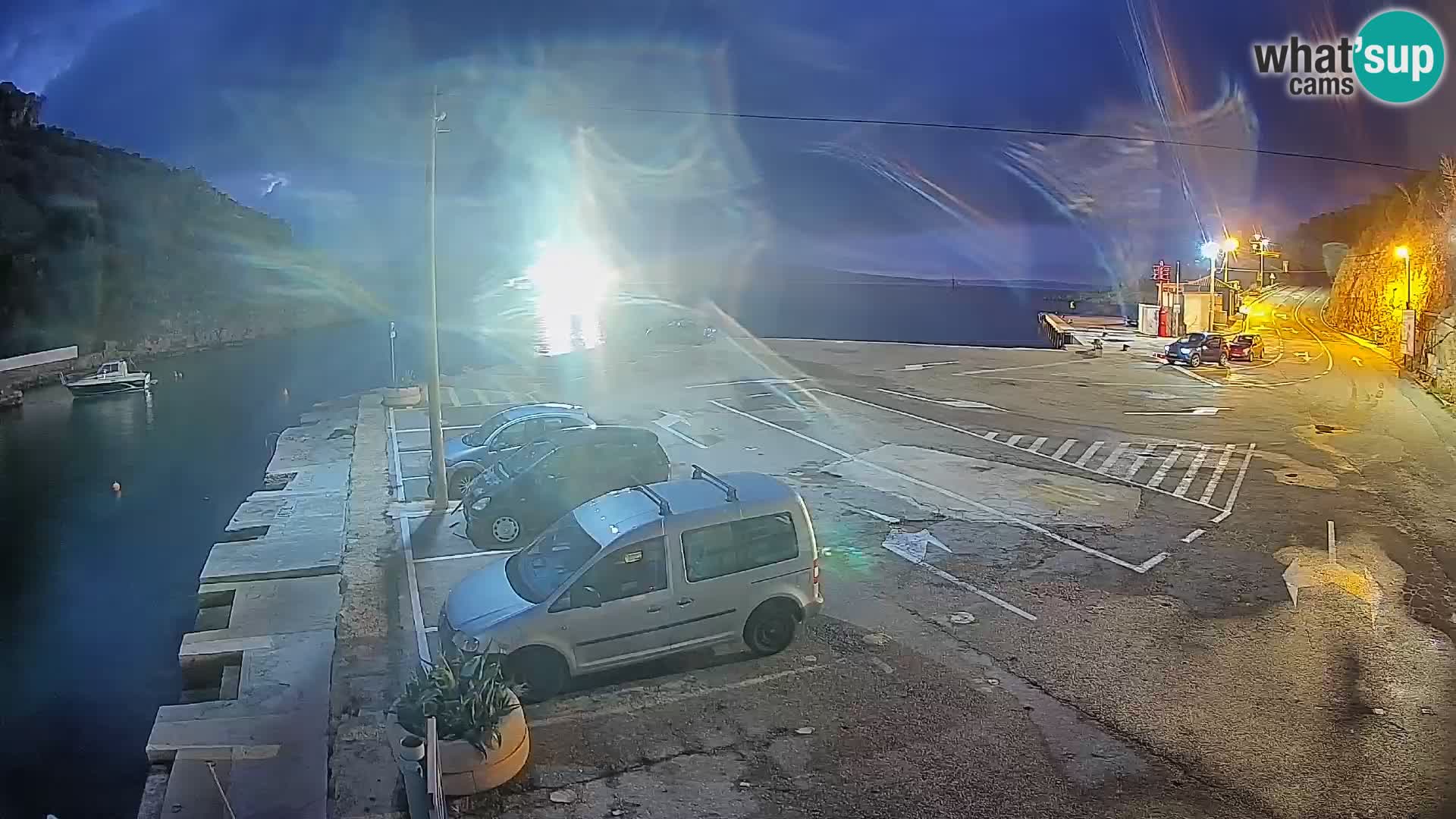 Webcam del puerto de ferris de Prizna – hacia la isla de Pag