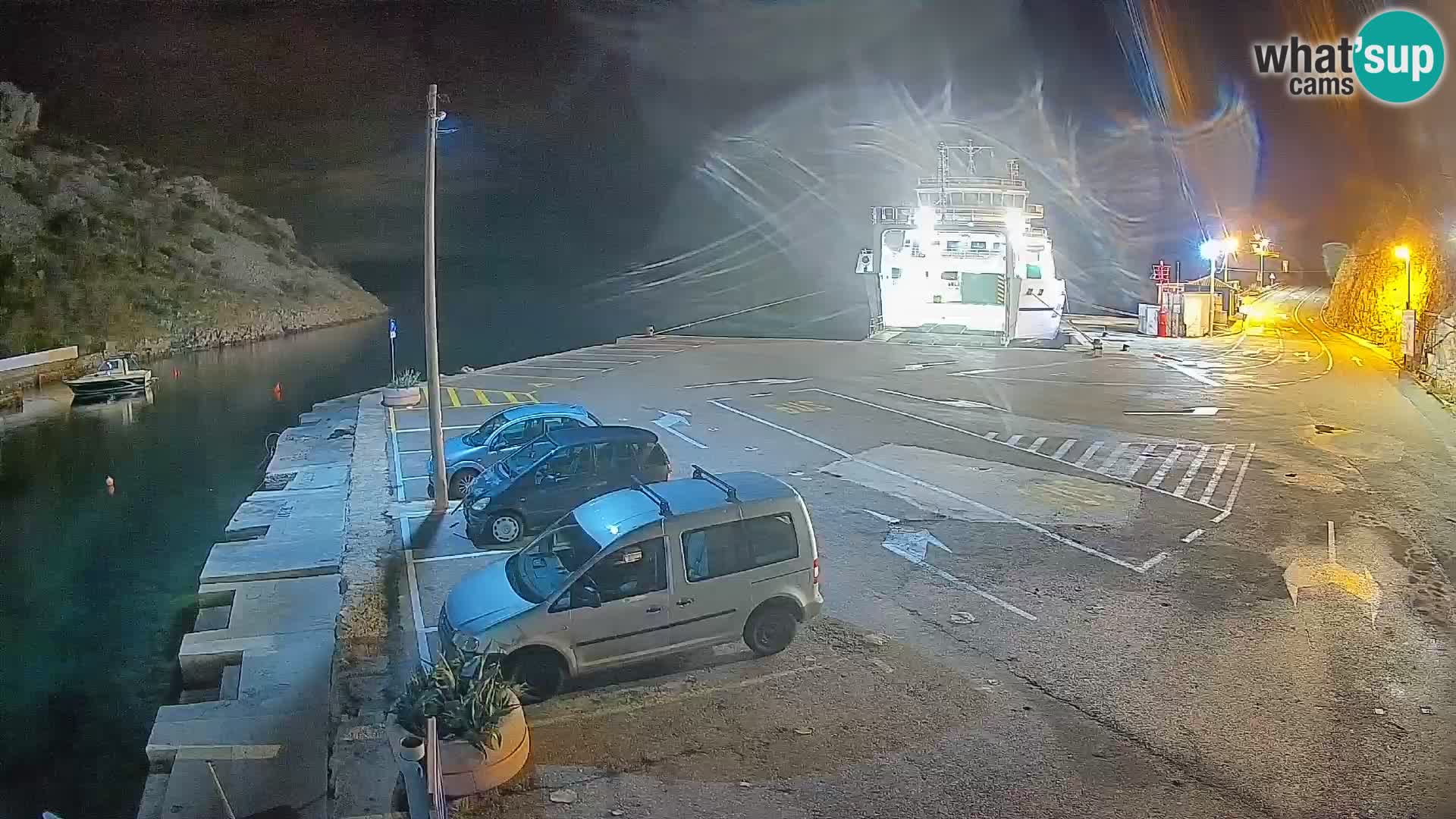 Webcam del puerto de ferris de Prizna – hacia la isla de Pag