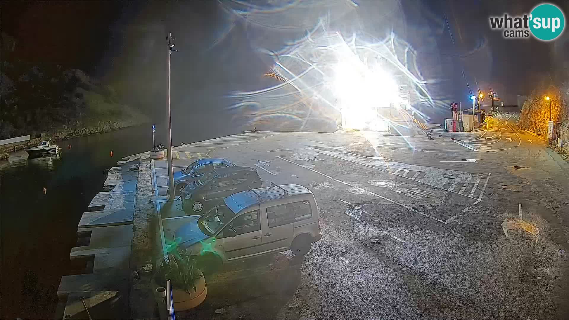 Web kamera trajektna luka Prizna – prema otoku Pag