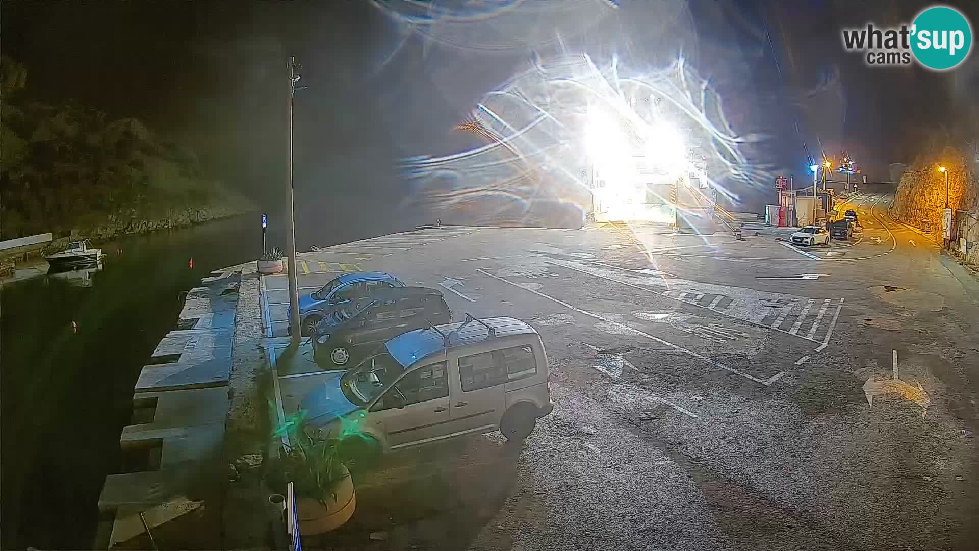 Web kamera trajektna luka Prizna – prema otoku Pag