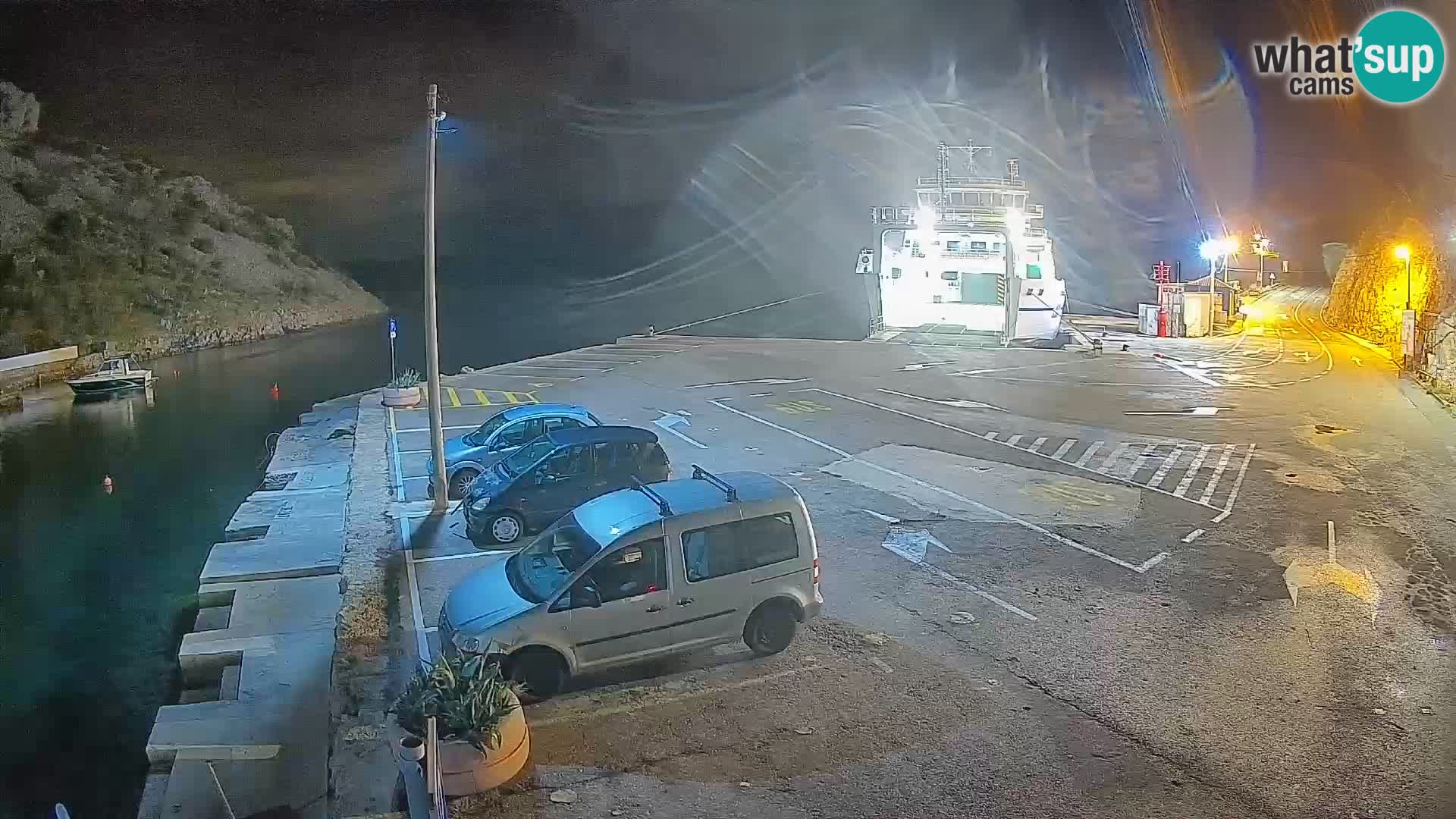 Webcam del puerto de ferris de Prizna – hacia la isla de Pag