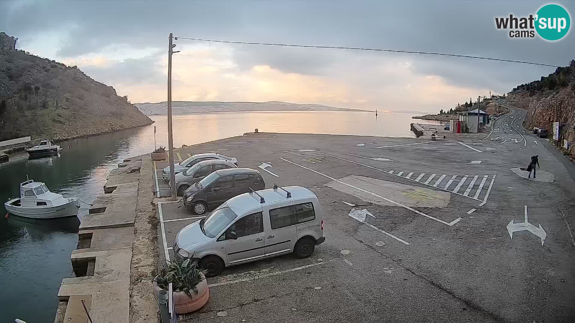 Web kamera trajektna luka Prizna – prema otoku Pag