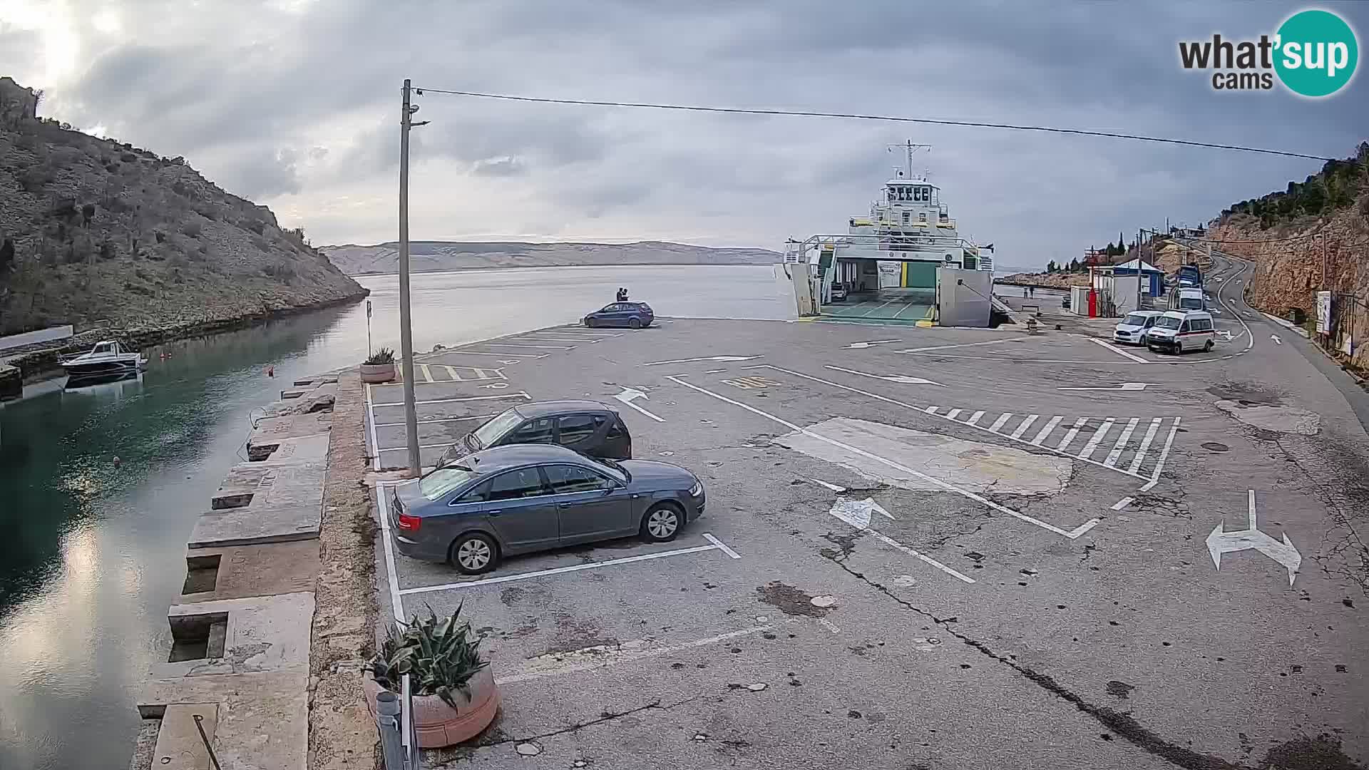 Web kamera trajektna luka Prizna – prema otoku Pag