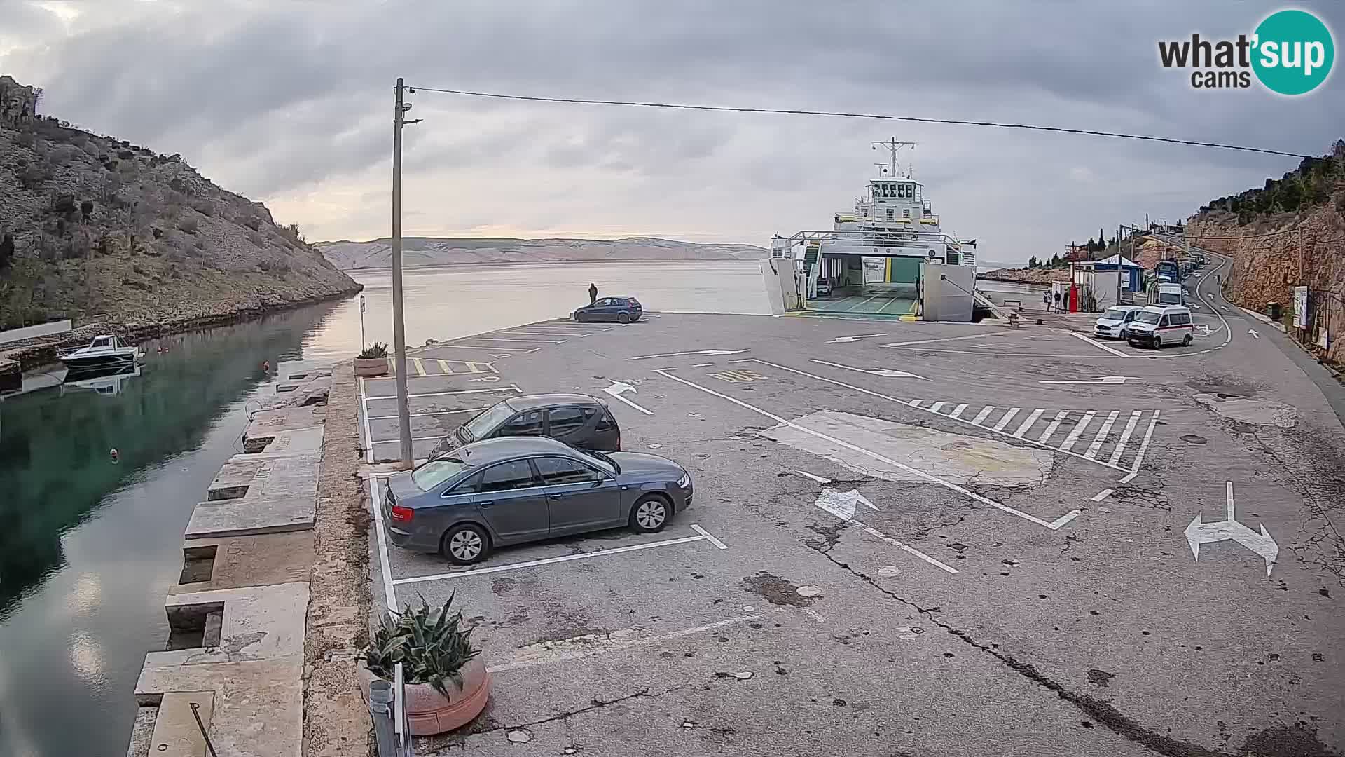 Web kamera trajektna luka Prizna – prema otoku Pag