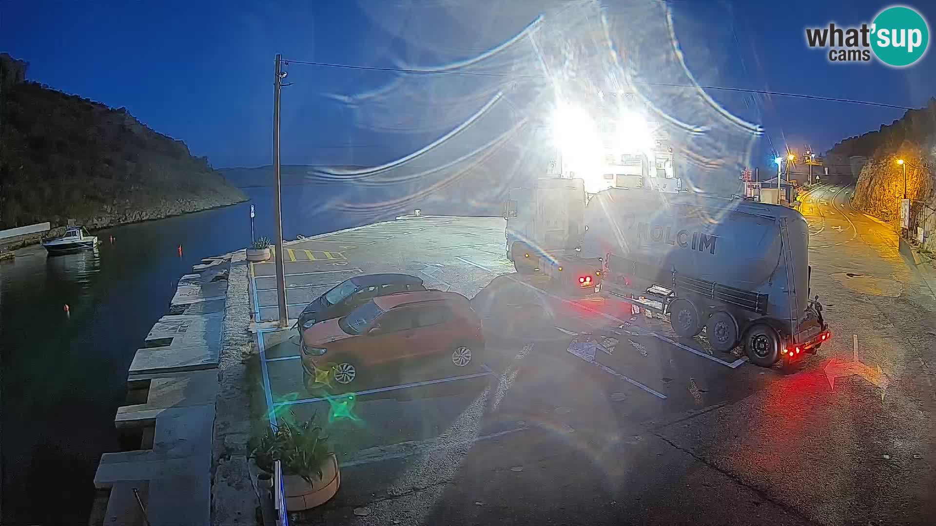 Web kamera trajektna luka Prizna – prema otoku Pag