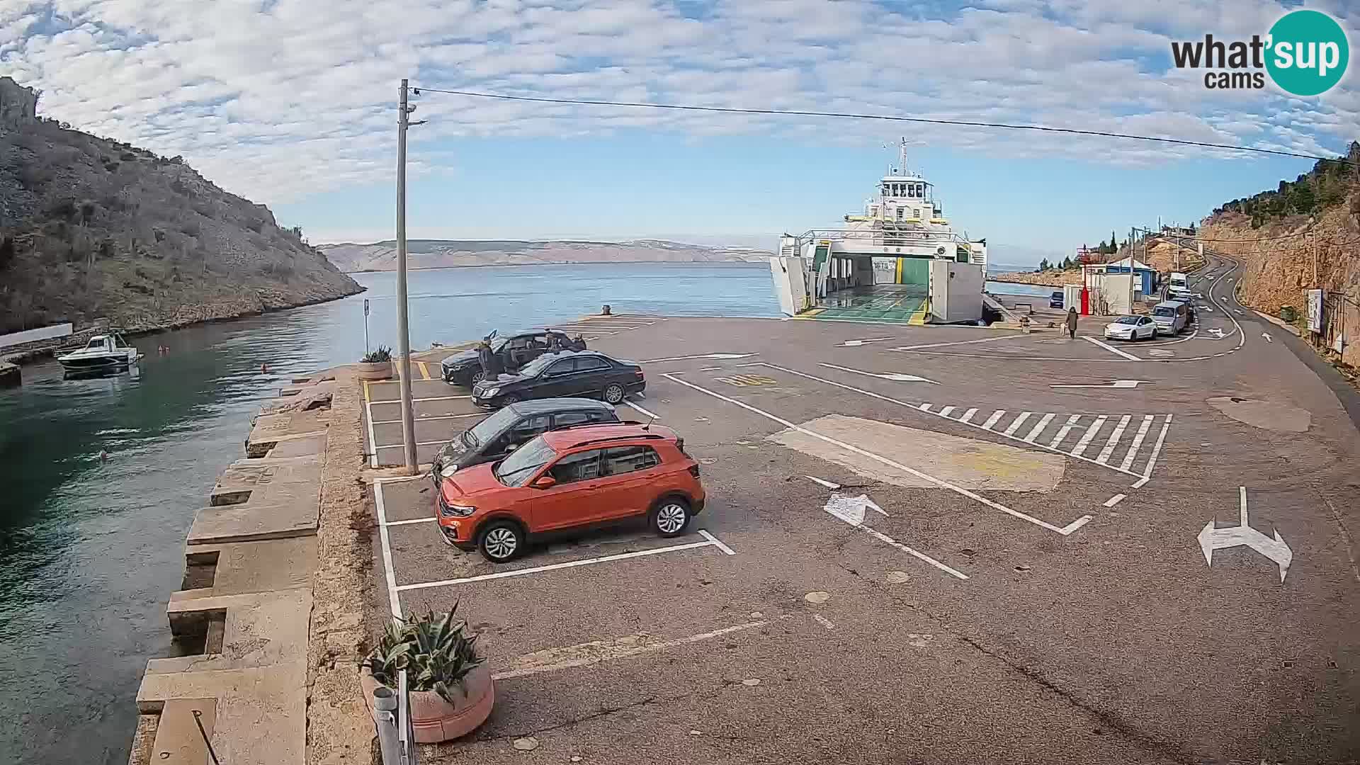Webcam del puerto de ferris de Prizna – hacia la isla de Pag