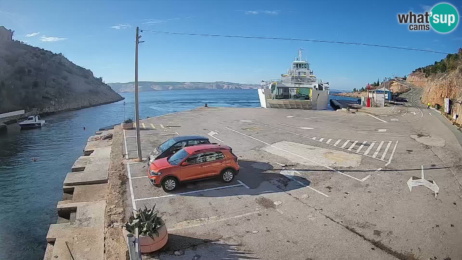 Webcam del puerto de ferris de Prizna – hacia la isla de Pag
