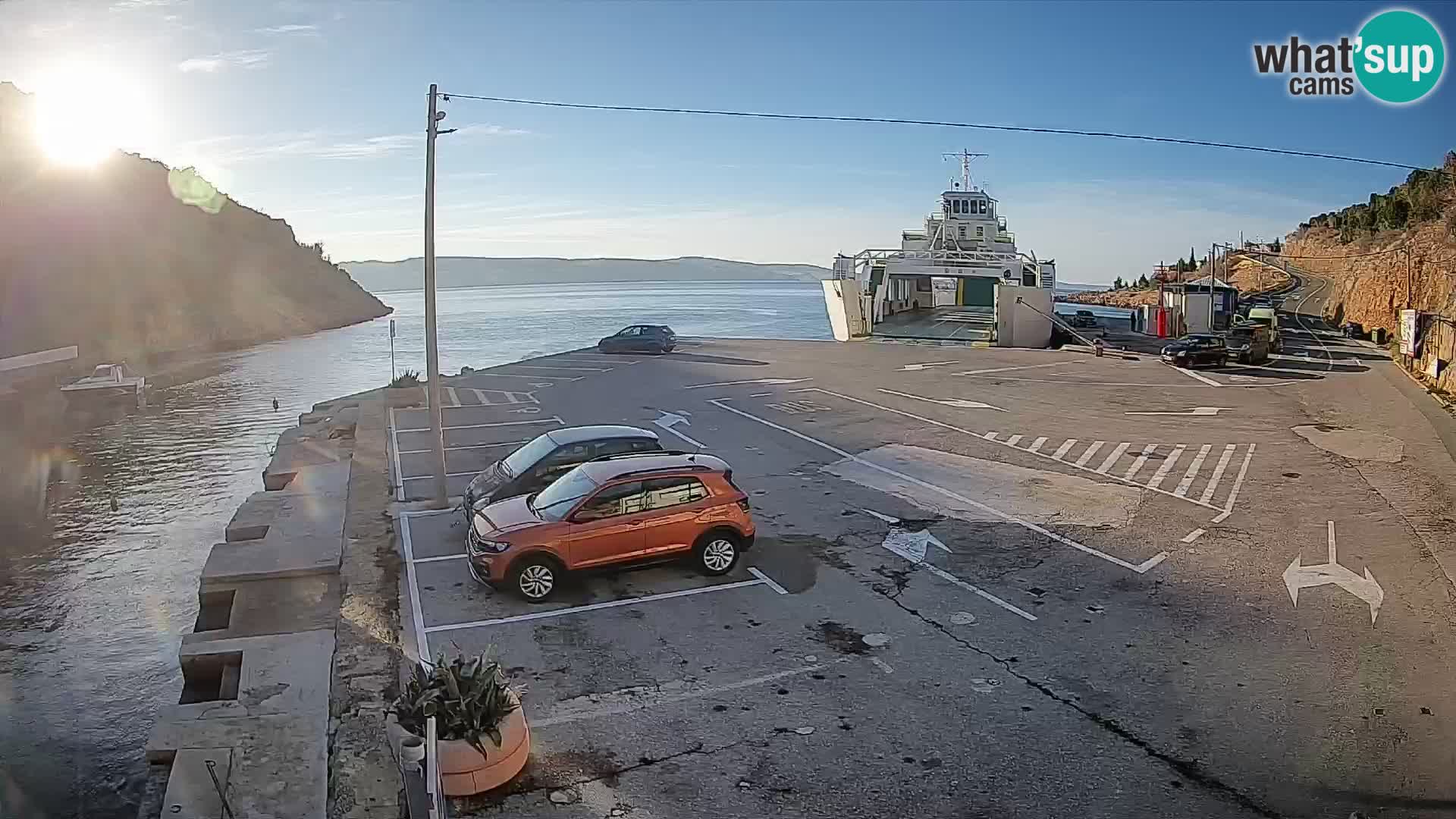 Webcam del puerto de ferris de Prizna – hacia la isla de Pag