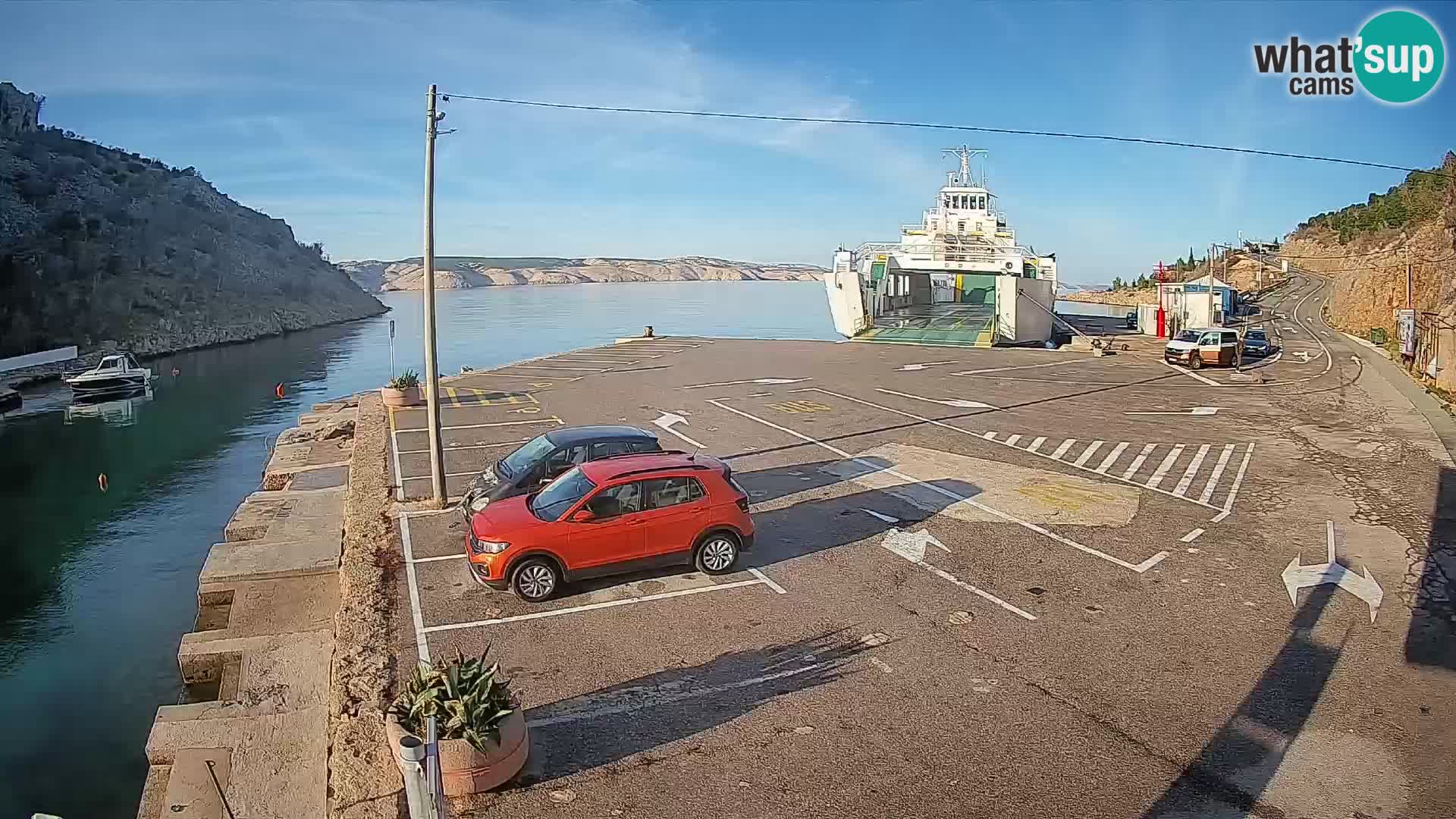 Webcam del puerto de ferris de Prizna – hacia la isla de Pag