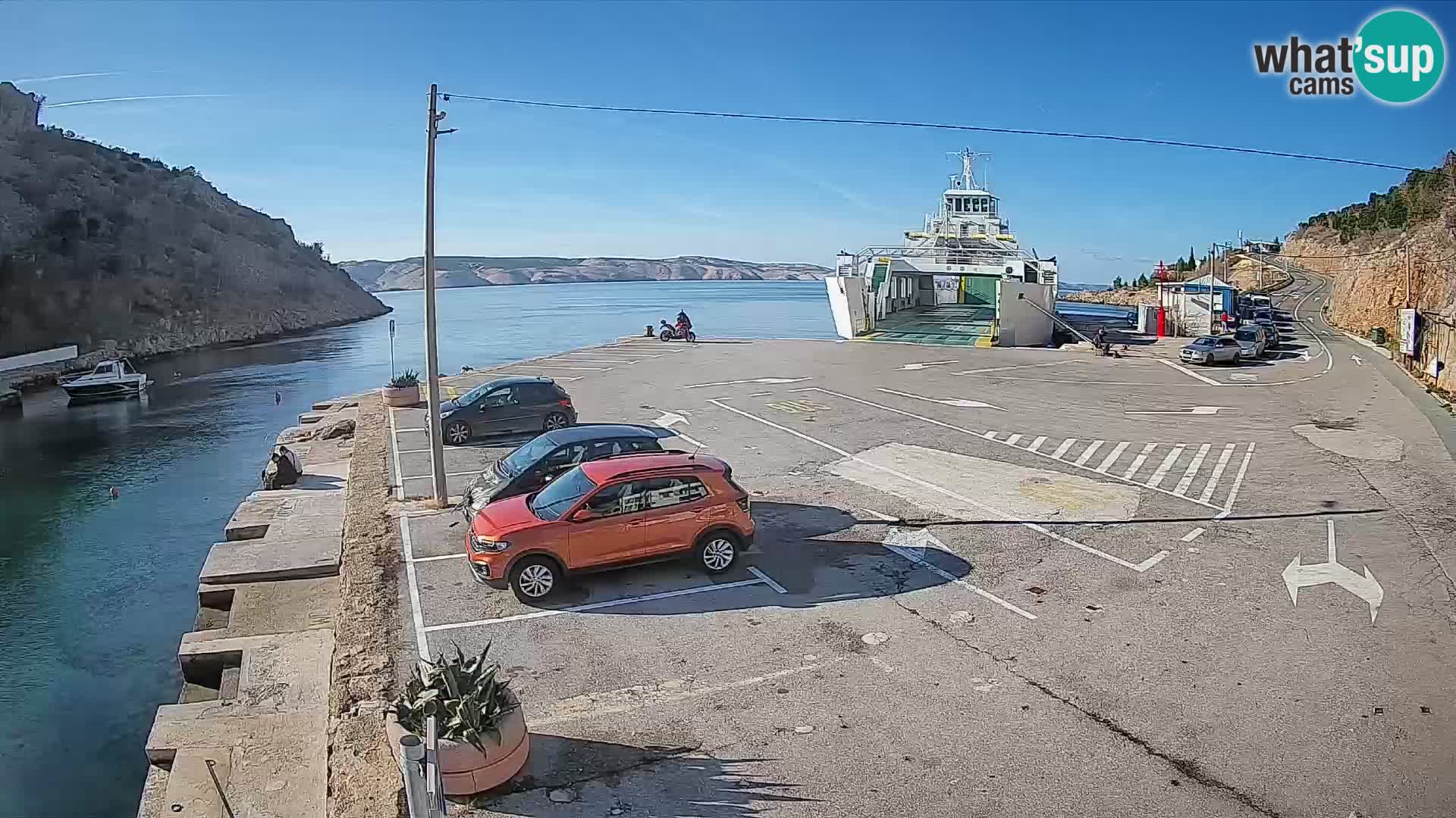 Webcam del puerto de ferris de Prizna – hacia la isla de Pag