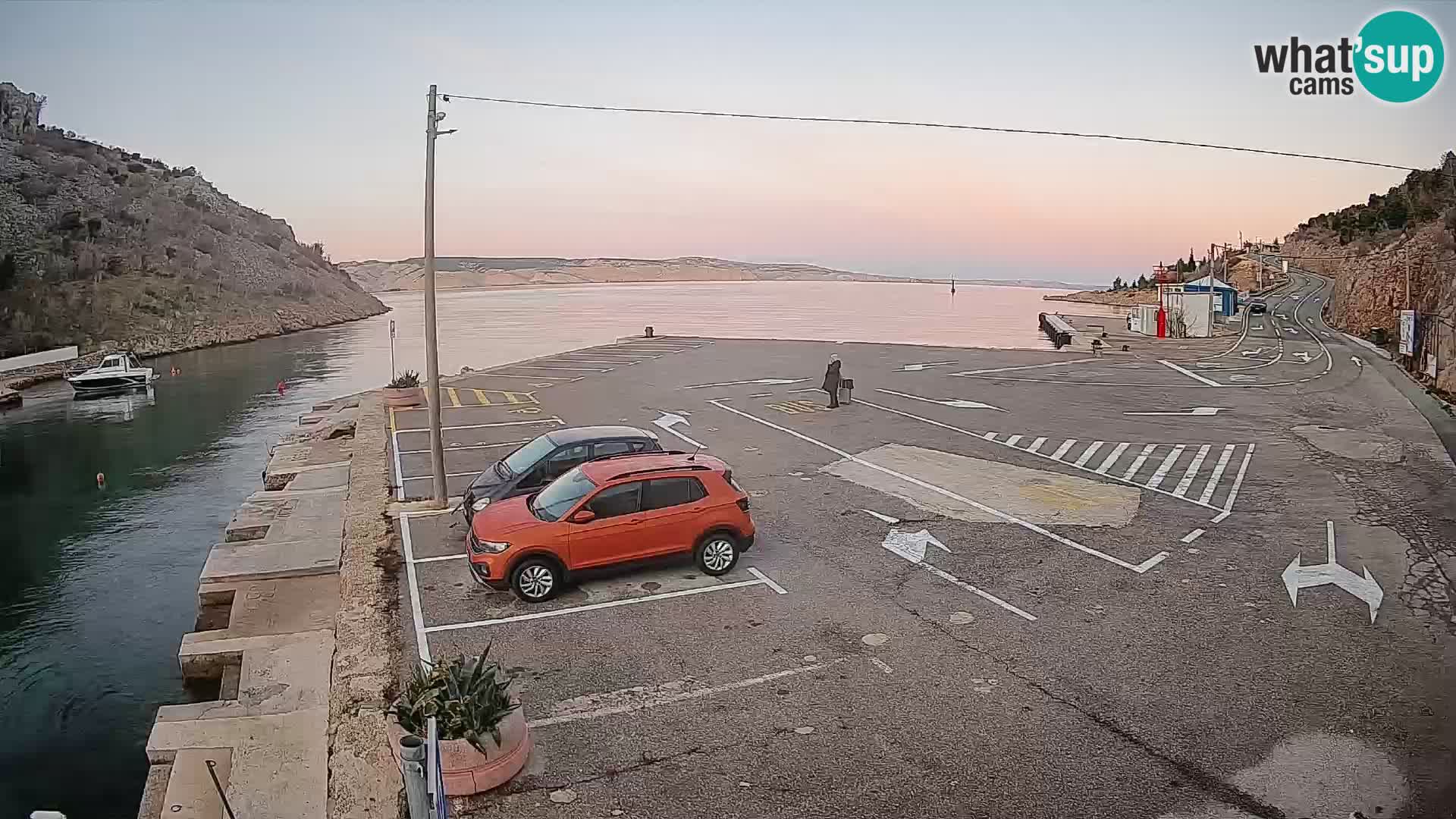 Webcam del puerto de ferris de Prizna – hacia la isla de Pag