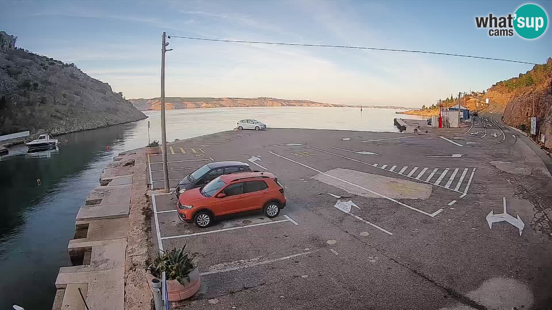Webcam del puerto de ferris de Prizna – hacia la isla de Pag