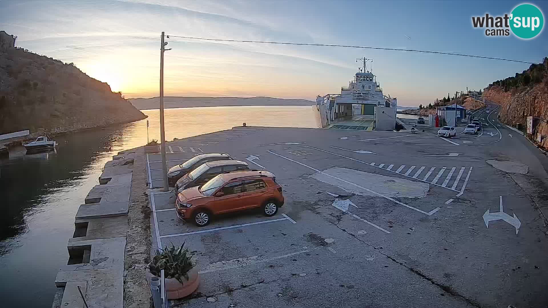 Web kamera trajektna luka Prizna – prema otoku Pag