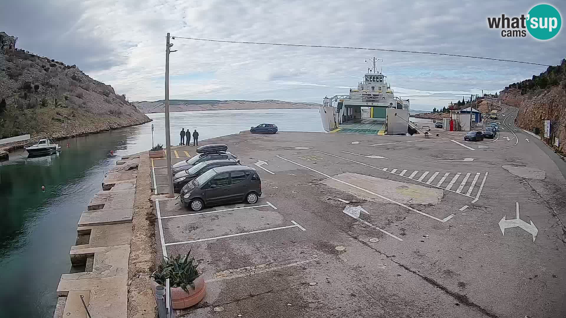 Webcam del puerto de ferris de Prizna – hacia la isla de Pag
