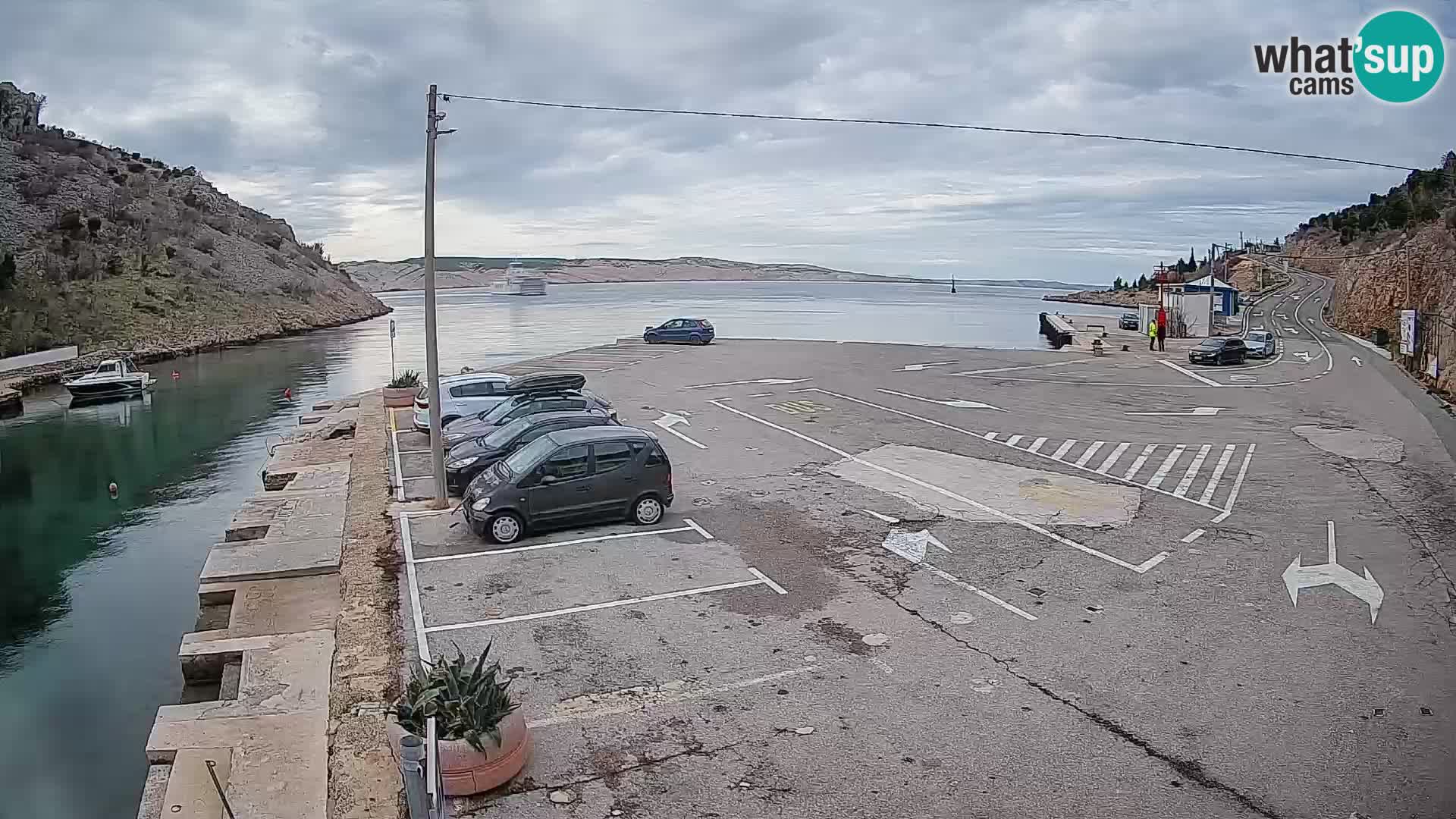 Webcam del puerto de ferris de Prizna – hacia la isla de Pag