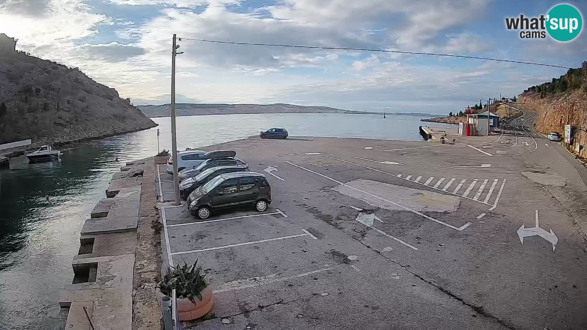 Webcam del puerto de ferris de Prizna – hacia la isla de Pag