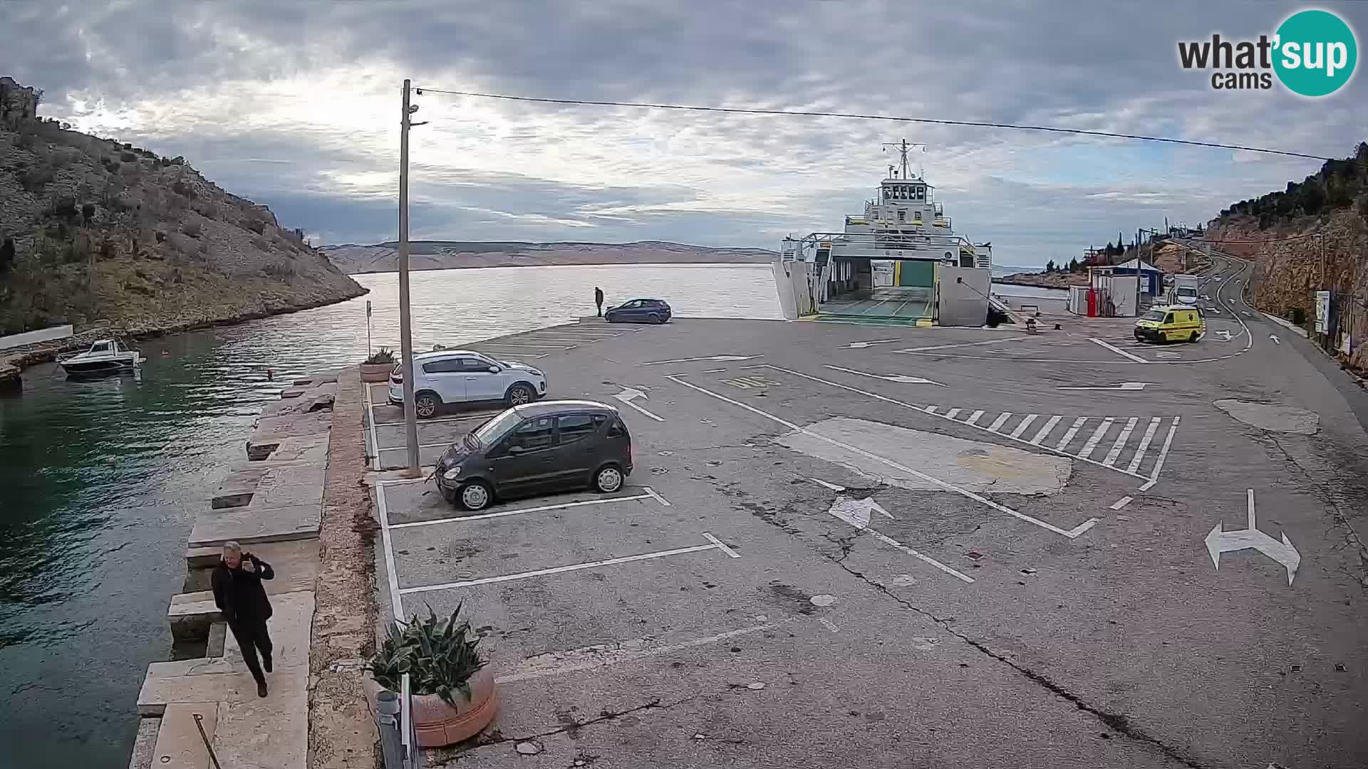 Web kamera trajektna luka Prizna – prema otoku Pag