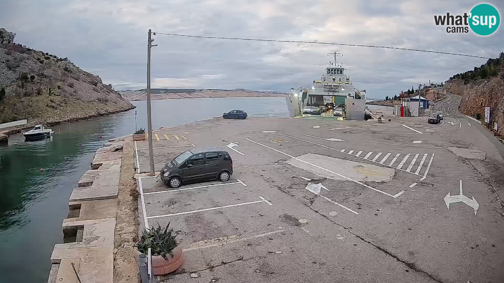 Web kamera trajektna luka Prizna – prema otoku Pag