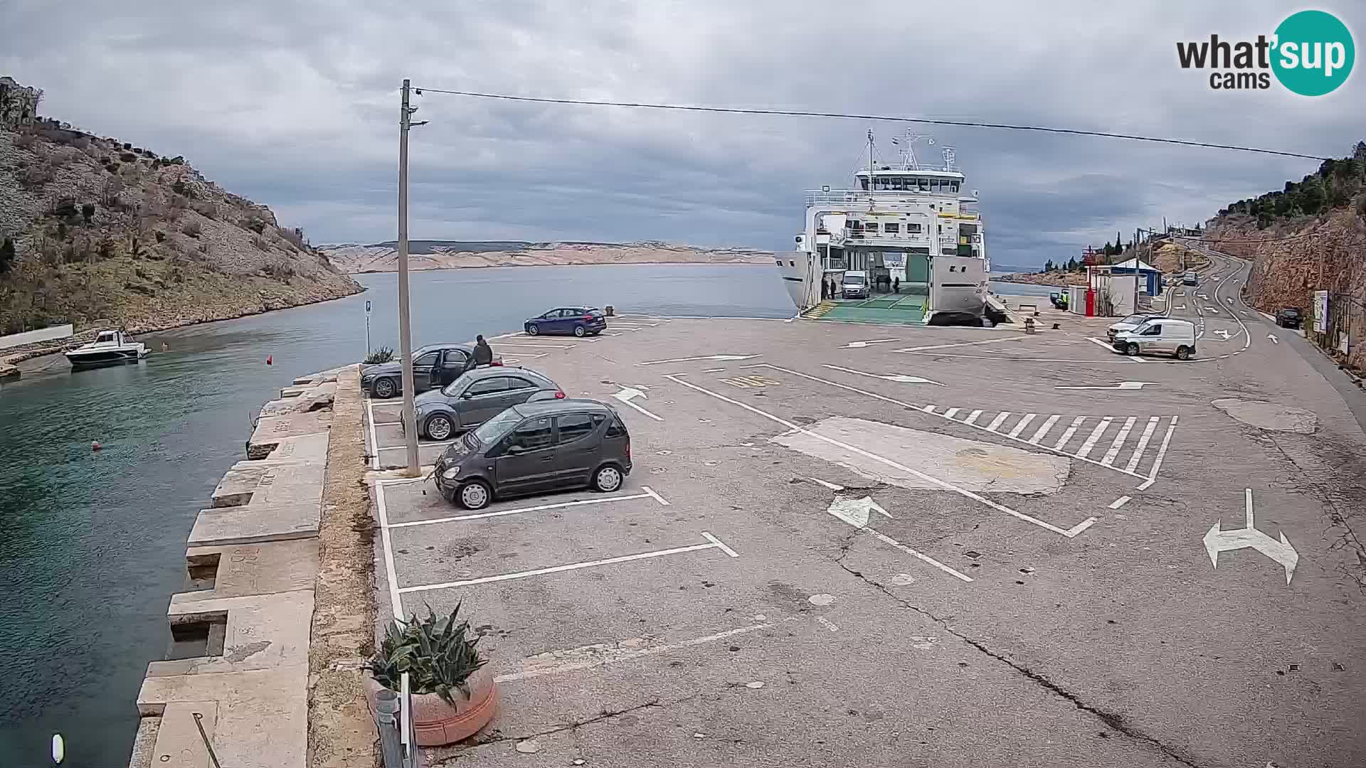 Webcam del puerto de ferris de Prizna – hacia la isla de Pag