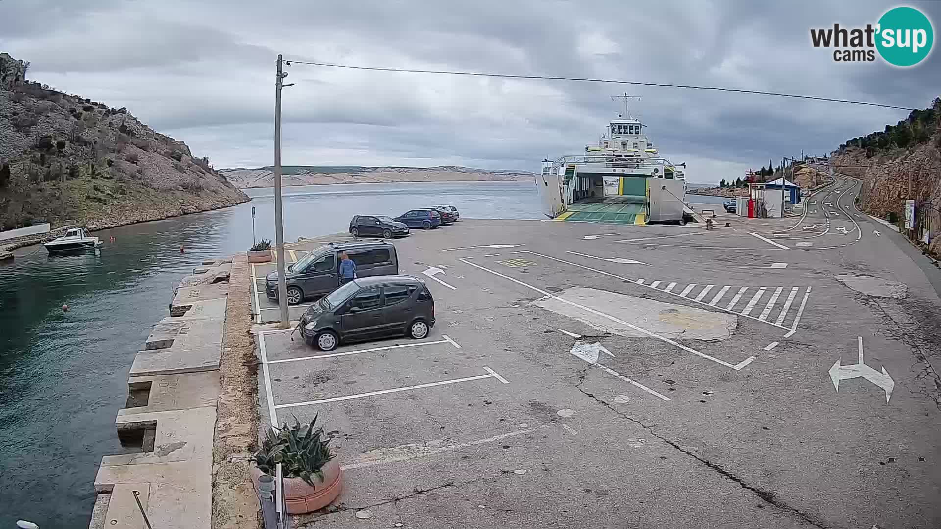 Webcam del puerto de ferris de Prizna – hacia la isla de Pag