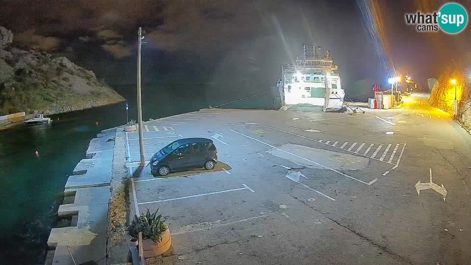 Webcam del puerto de ferris de Prizna – hacia la isla de Pag